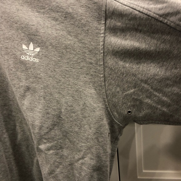 Adidas Crewneck - Picture 2 of 3